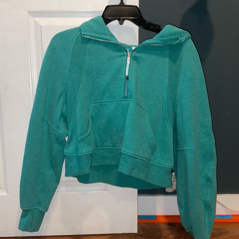 Heathered Maldives Green scuba! Tiny stain that will come out easy! Size XS/S